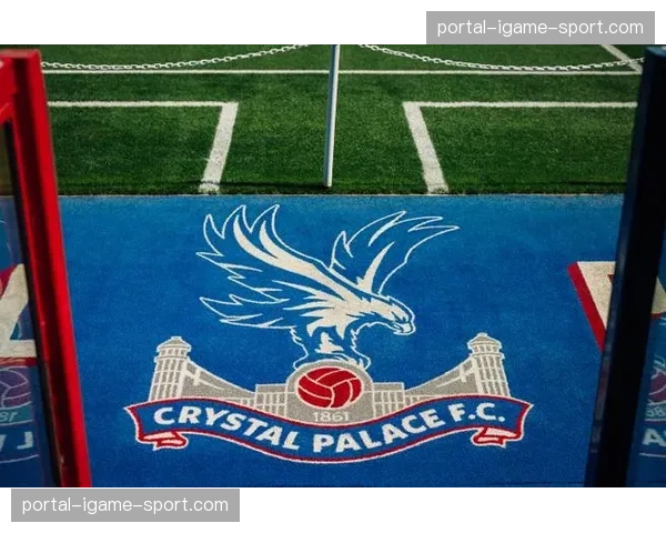 塞尔赫斯特公园球场为水晶宫传奇球员举办纪念仪式